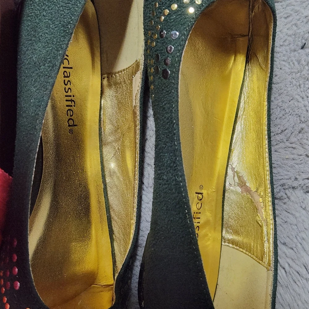 Emerald Green suede embellished flats with gold and silver details - Picture 5 of 5